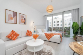 Bright & Modern Studio in JVC
